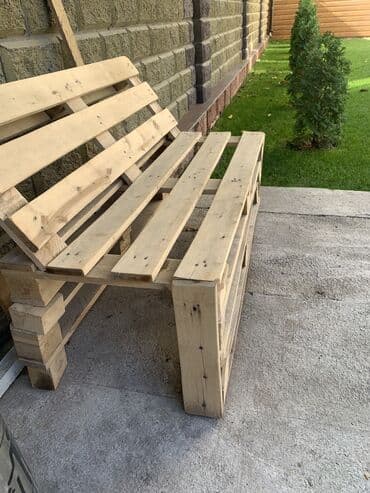 место для аренды: Сдается гараж стены кирпичные,потолки высокие,рабочий городок — 1