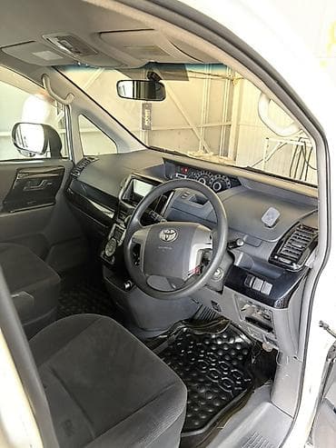 Toyota Voxy: 2009 г., 2 л, Автомат, Бензин, Минивэн — 4