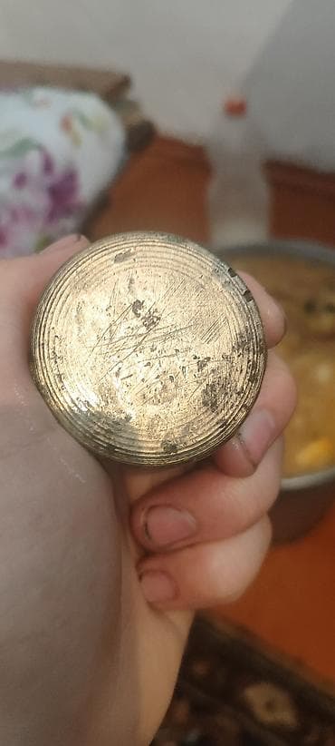 поилки для курей: Незнаю что это такое но маленький и 320 грамовый 😅 - Материал: латунь — 1