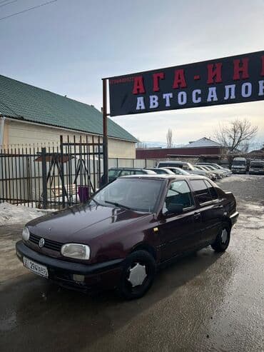 Volkswagen Vento: 1992 г., 1.8 л, Механика, Бензин, Седан