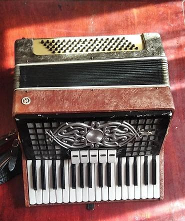 продаю комуз: Аккордеон/баян клавишный - Клавиатура: фортепианного типа, 41 клавиша — 3
