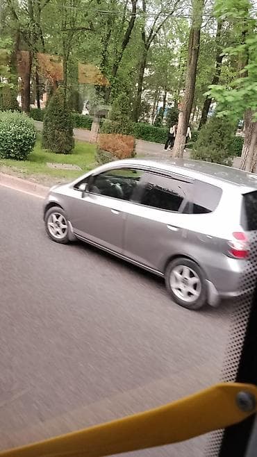 Honda Fit Aria: 2003 г., 1.3 л, Вариатор, Бензин, Хэтчбэк