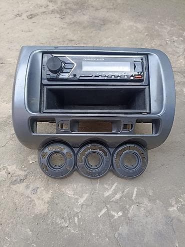 step 2: Панель центральной консоли с магнитолой для автомобиля. Состав и — 1