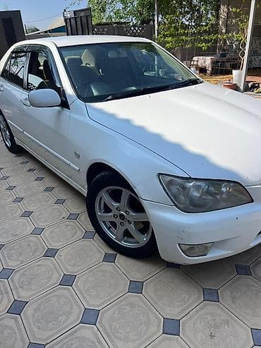 рассматриваю варианты: Toyota Altezza: 2003 г., Автомат, Бензин, Седан — 5