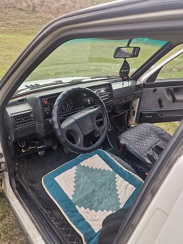 краски балончик: Volkswagen Golf: 1988 г., 1.3 л, Механика, Бензин, Хэтчбэк — 6