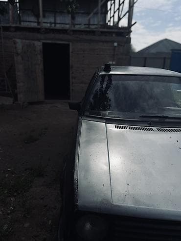 Volkswagen Golf: 1988 г., 1.8 л, Механика, Бензин, Хэтчбэк — 1