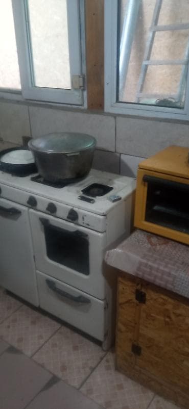 Бөлмөлөр: Сдаётся небольшой домик/комната с удобствами. - Планировка: одна — 8