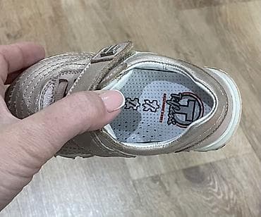 Детская одежда и обувь: Продаю кожаные кроссовки, б/у. Размер 21. Ортопедическая стелька — 5