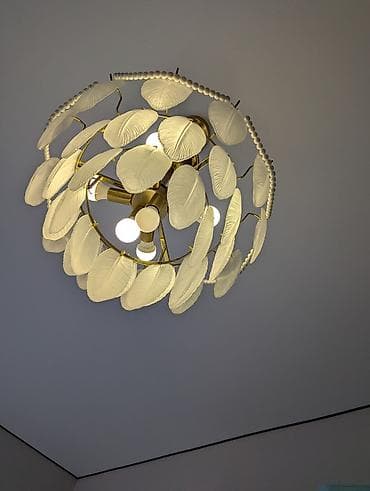 Люстры: Потолочная люстра в классическом стиле с декоративными «листочками» — 2