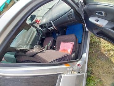 ак тош: Автомобиль (серебристый хэтчбек/седан компакт‑класса). Основные — 9