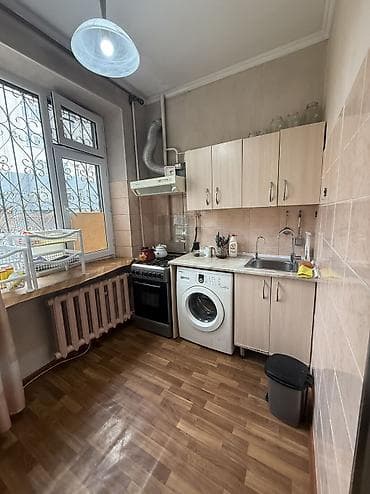 сдаю веремянка: Тыныстанова/Токтогула Комната для 2х подруг/сестер по 18000 Сдаю — 4