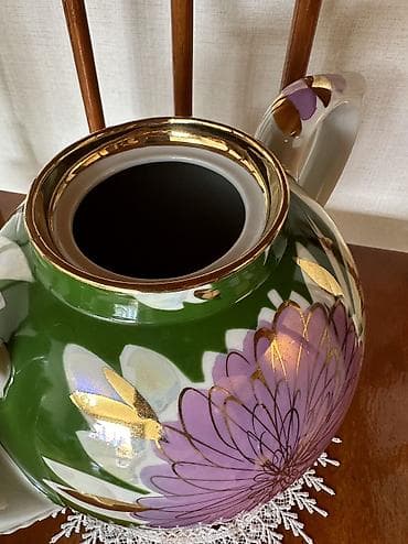 большой самовар: Трактирный чайник гигант «Георгины» Дулево.
Объем 4,5 литра.
Новый! — 3