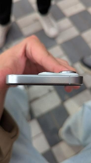 ipone 16: IPhone 16 Pro, Б/у, 256 ГБ, Серебристый, Зарядное устройство, Защитное стекло, Кабель, 90 % — 3