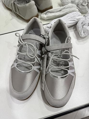 coros pace: Кроссовки, 38, Uniqlo, Новый, цвет - Серый, Самовывоз, Платная доставка — 1