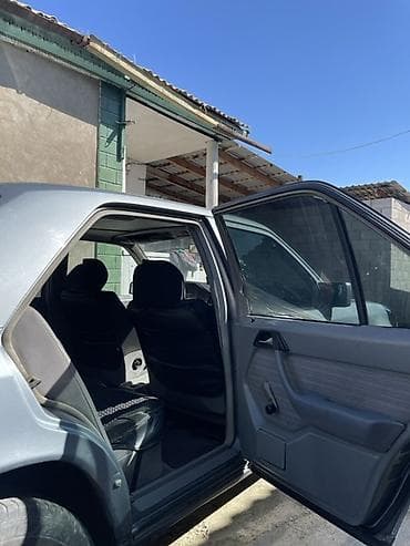 купить мерс с: Mercedes-Benz W124: 1991 г., 2 л, Ручные, Седан — 3