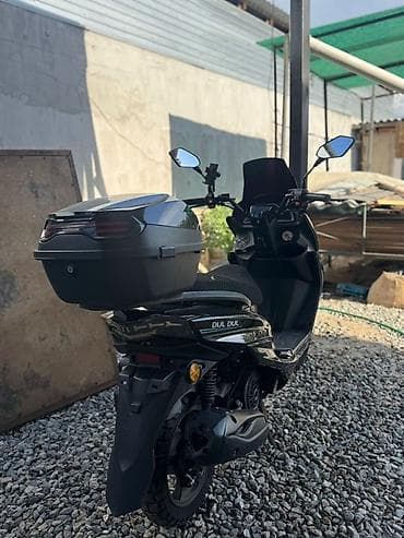 yamaha n max: Скутер (макси-скутер) черного цвета Особенности и комплектация: - — 5