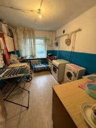 срочно продаётся 1 комнатная квартира в районе ошского рынка по улице молодая гвардия токтогула: 1 комната, 16 м², Малосемейка, 1 этаж, Косметический ремонт — 9