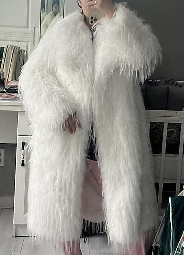 Белая шуба из искусственного меха с длинным ворсом. Новый, не