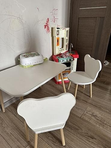 шизлонг для детей: Комплект детского стола и стула, Б/у — 2