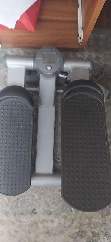 Велозапчасти: Мини-степпер Torneo с компьютерным счетчиком Компактный домашний — 1