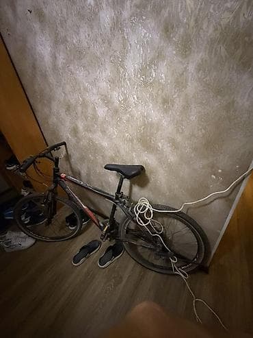 Городской/кросс-кантри велосипед с колесами 26". Легкая стальная рама