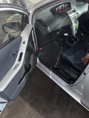 мазда 323 бг: Toyota Vitz: 2005 г., 1.3 л, Автомат, Бензин, Хэтчбэк — 2