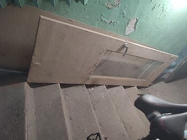 Деревянная межкомнатная дверь с остеклением. - Материал