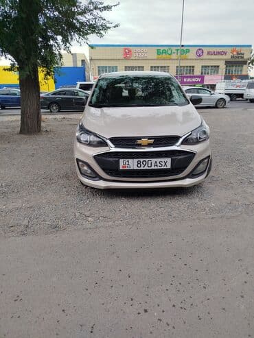 машина салон: Автомобиль Chevrolet Spark в бежевом цвете, представленный в кузове — 1