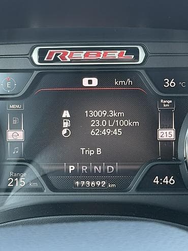 фаркоп на 570: RAM 1500 Rebel 4x4, белый пикап - Мощный полноразмерный пикап с — 6