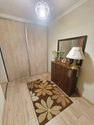 продаю пол дом район рабочий городок: Үйдүн жарымы, 72 кв. м, 3 бөлмө — 6