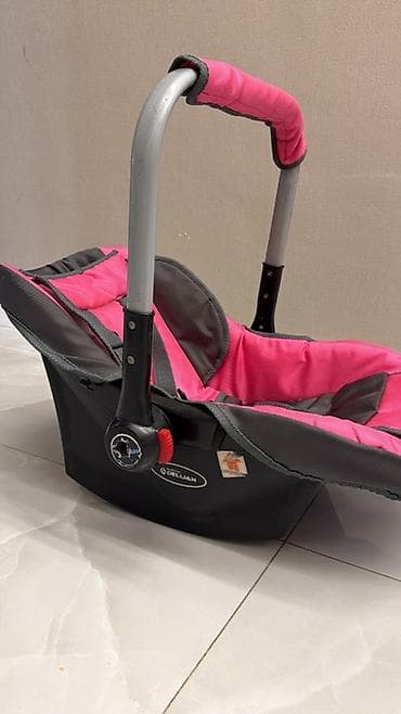 red centr: Автокресло, цвет - Розовый, Б/у — 1