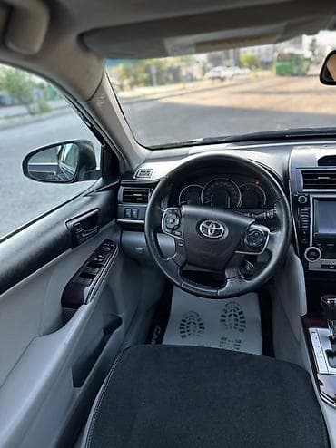 Продажа авто: Toyota Camry: 2012 г., Бензин, Седан — 6