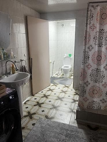 гараж без места: Дом в центре Новопокровка участком 8 соток фактически 12 По первой — 6