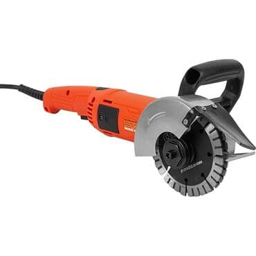 Строительные инструменты: Штраборез аренда. мощность мотора 7200ватт в комплекте насос водяной