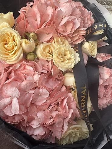 Букет «Randevu» (розовый) Состав: - 3 шапки гортензии нежно‑розового