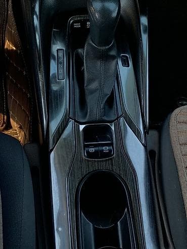 mini car: Toyota Corolla: 2019 г., 1.8 л, Вариатор, Гибрид, Седан — 8