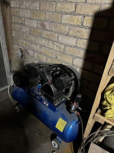 Компрессор двух поршневой Двигатель 4 кВ Обьем бака 200 литров 3х