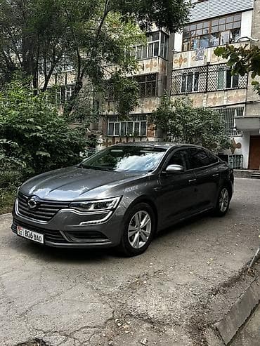 e klass: Стильный седан в сером цвете с современным и узнаваемым дизайном — 2