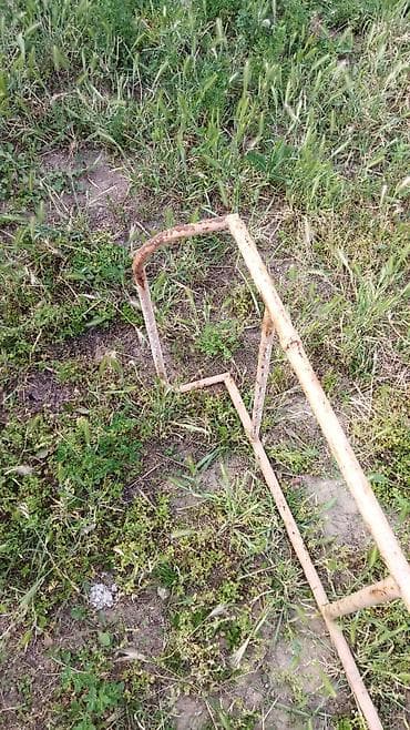 Садовая мебель: Лестница, самодельная, сварена из труб, тяжёлая. Длина 2,70 м, ширина — 2