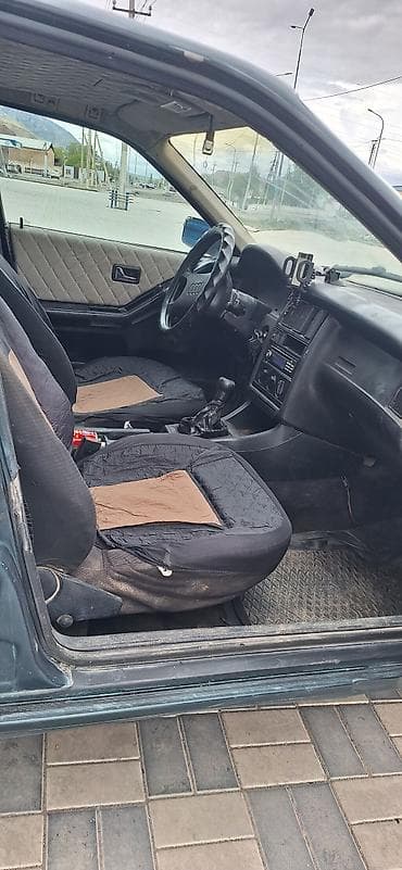 аудио систему: Audi 80: 1989 г., 1.6 л, Механика, Бензин, Седан — 3