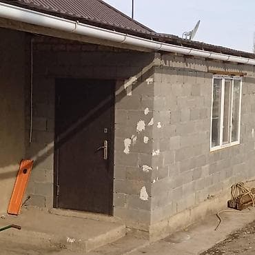 стол сатылат: Продаётся дом село Арашан кирпичный, 90м2,санузел, год постройки — 2