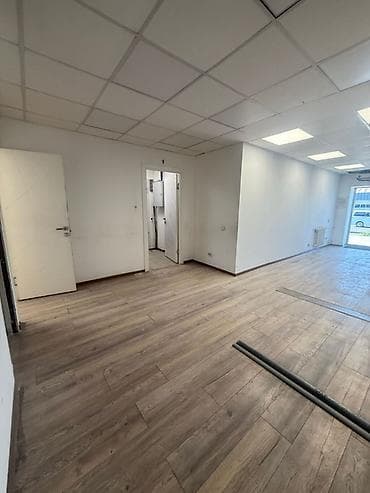 фучика 18 а: Продажа офисов 53 м², С ремонтом, Без мебели, Многоэтажное здание, 1 этаж — 5
