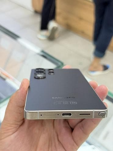 реалии с33: Samsung Galaxy S25 Ultra, Б/у, 512 ГБ, цвет - Черный, 2 SIM — 4