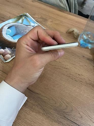 wi: IPhone SE 2020, Б/у, 128 ГБ, Белый, Наушники, Зарядное устройство, Защитное стекло, 100 % — 6