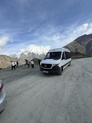 Премиальный микроавтобус Mercedes‑Benz Sprinter (длинная база, высокий at lalafo.kg Премиальный микроавтобус Mercedes‑Benz Sprinter (длинная база, высокий
