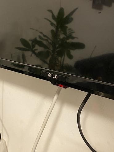 установка кронштейна: Телевизор LG, 40 дюймовый ш:89см в:50см (тонкие рамки, плоская — 3
