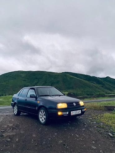 transporter multivan: Volkswagen Vento: 1994 г., Седан — 3