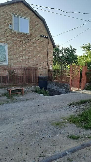 Продаётся дачаный дом мансардные болшой1комнат,1этаж 4-комнатый,и