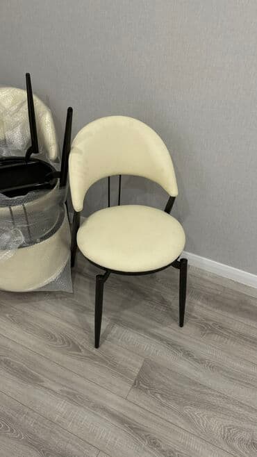 стол и четыре стула: Продаются новые стулья 4 штуки! За 4 штуки прошу 9 тысяч Шикарного — 2