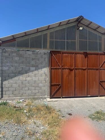 продаю дом под швейный цех: Продается коммерческое здание из бетонных блоков с белой крышей — 3